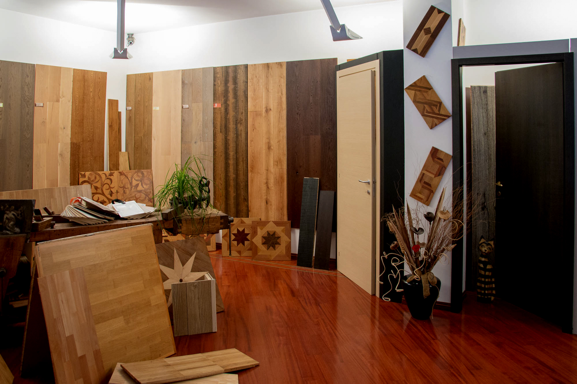 showroom ra legno pavimenti parquet borgosesia posa pavimenti porte legno